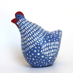 תרנגולת כחולה עם נקודות וקווקווים לבנים