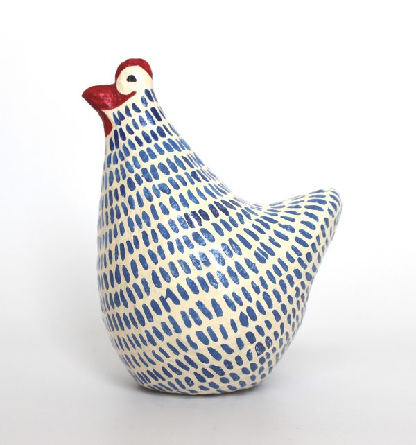 תרנגולת לבנה עם קווקווים כחולים